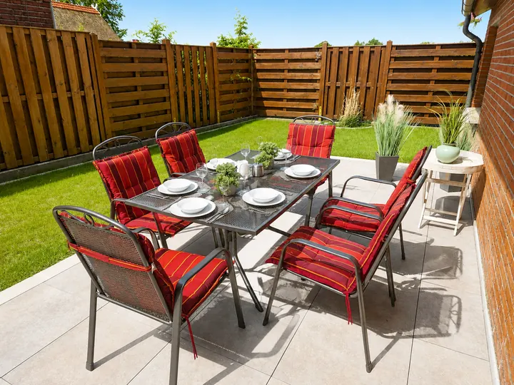 Terrasse und kleiner Garten am Alten Pferdestall