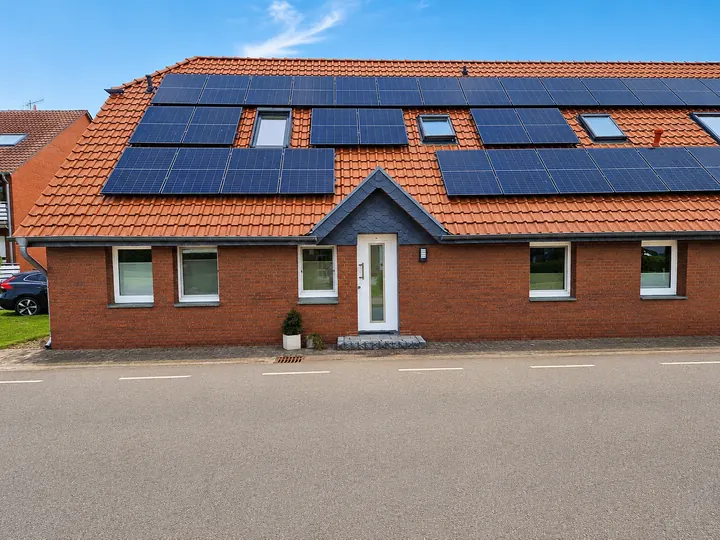 Frontansicht des Hauses Dümmerland