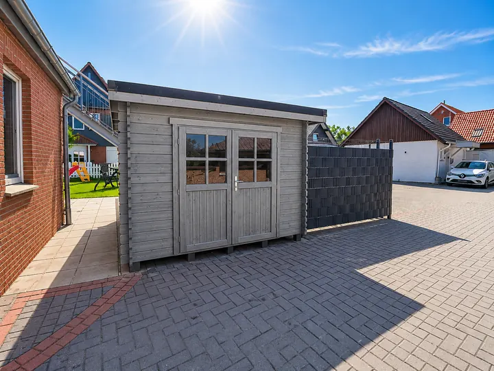 Abschließbares Fahrradhaus am Haus Dümmerland