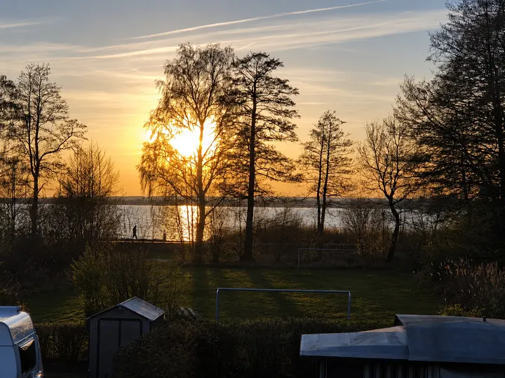 Goldener Sonnenuntergang über dem Dümmersee