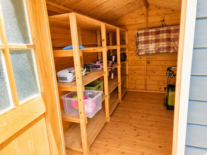 Gartenhaus mit Stauraum und Spielmaterial